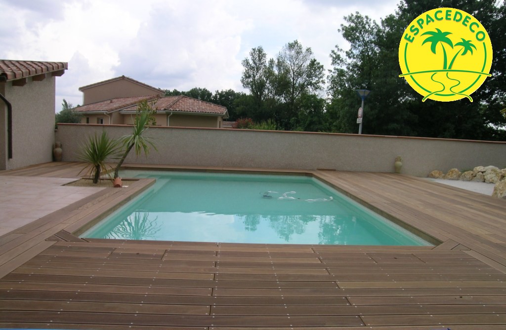 Un tour de piscine en bois ? Faites appel à l'expertise d'Espace Déco à Colomiers, Pibrac, Cugnaux, Plaisance, Toulouse. 