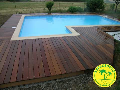 Exigez le confort pour votre tour de piscine et profitez de l'expertise de votre décorateur/paysagiste Espace Déco à Toulouse, Pibrac, Colomiers, Cugnaux.