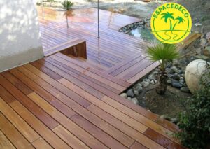 Aménagement d’une terrasse avec habillage d’une climatisation et pompe piscine