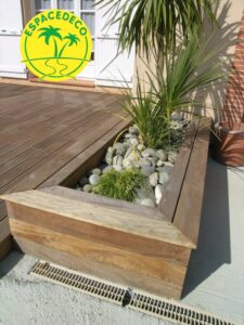 Bac en bois pour vos plantes.