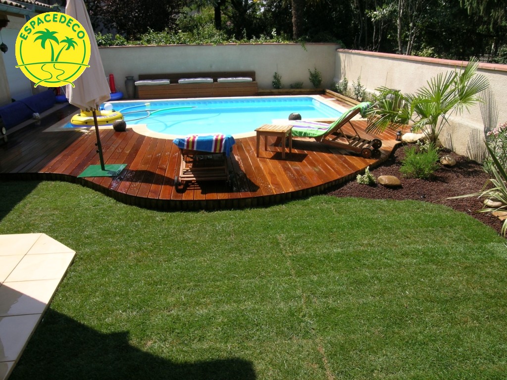 Minéral en bord de piscine à Colomiers