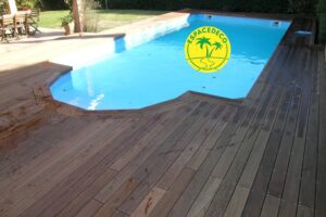 Démolition d’une plage en pierre pour du bois exotique à Saint-Orens