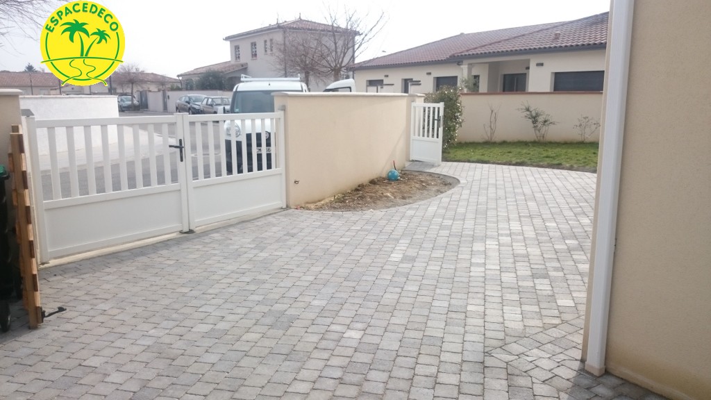 Avant - Aménagement tour de piscine avec plage bois - banlieu de Toulouse