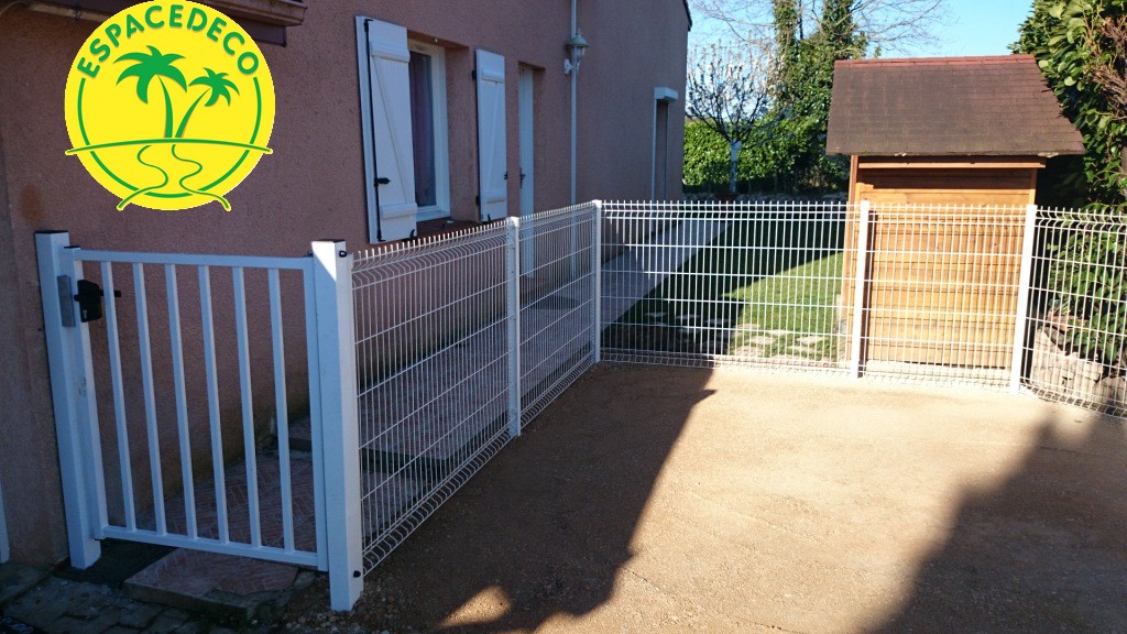 Clôture posé sur mur à Cornebarieu