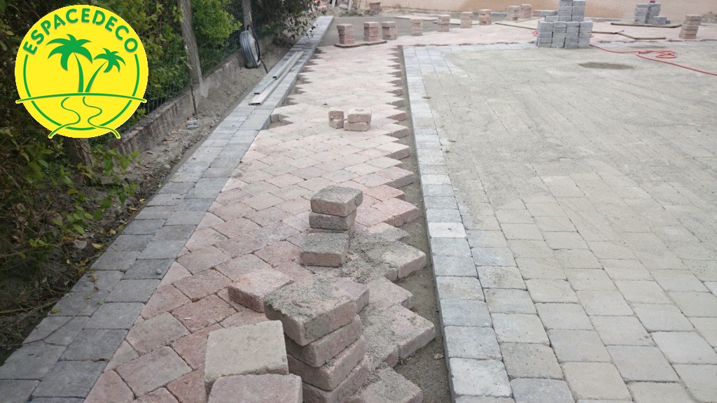 pavé béton 16 x 16 posé sur Pibrac