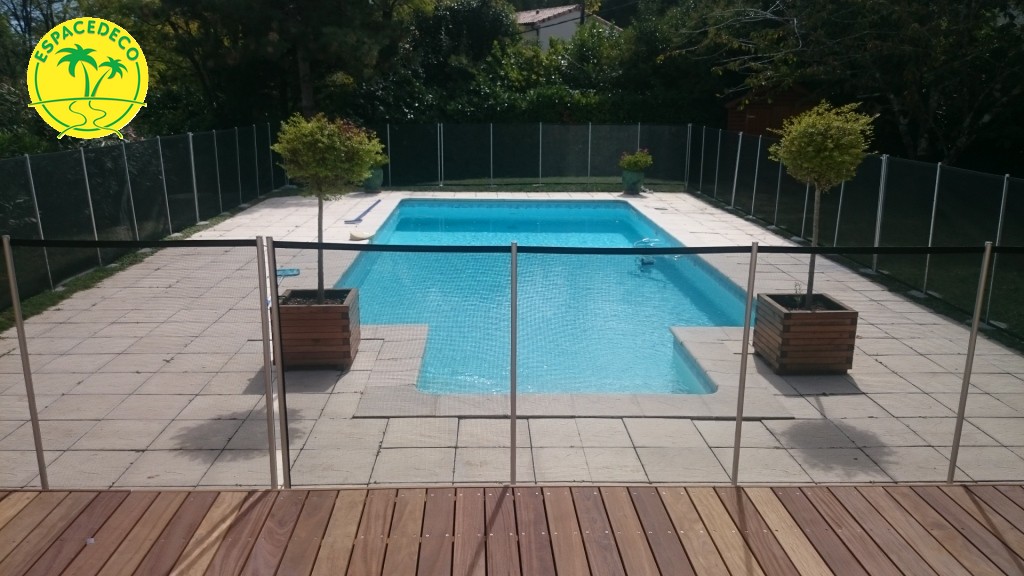 Cloture panneaux règide avec soubassement