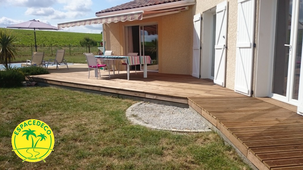 Plage en bois exotique posé sur poutrelles béton