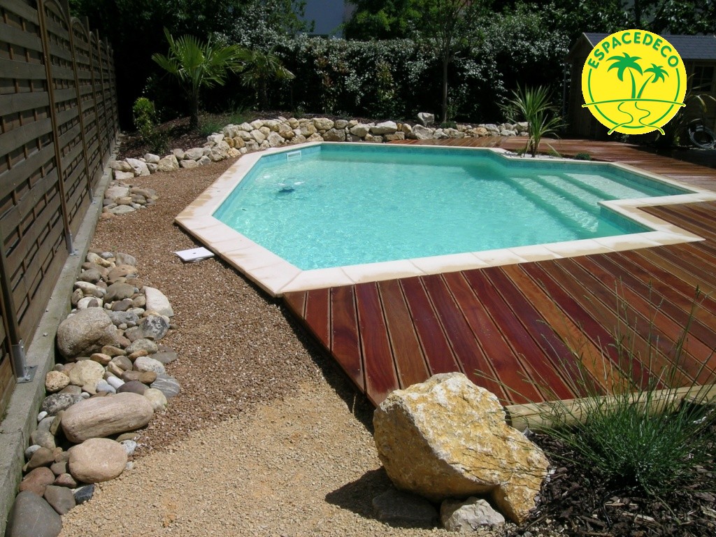 Plantation avec roches à Plaisance du touch