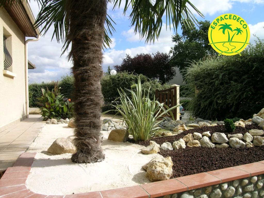 Plantation et minérale avec muret en pierre sèche à Pibrac