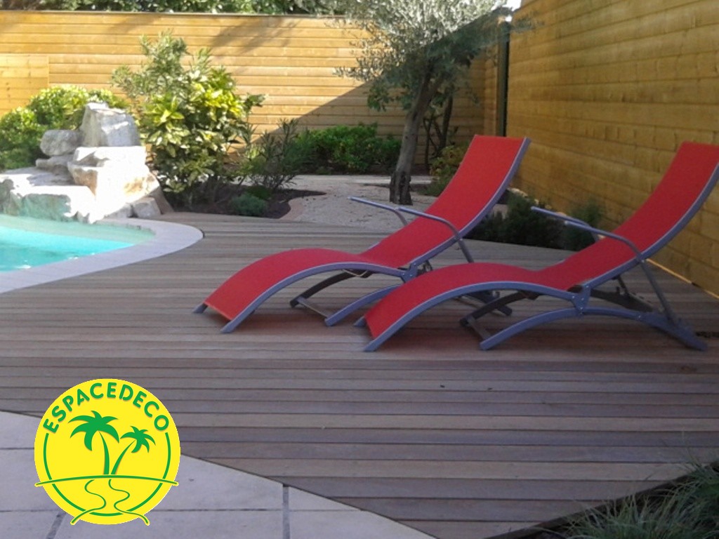 Rénovation de piscine avec une démolition complète du tour de piscine