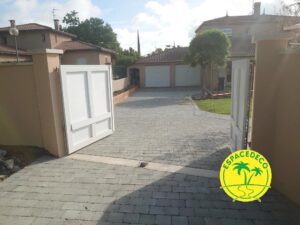 Après - restauration d'une entrée en pavage